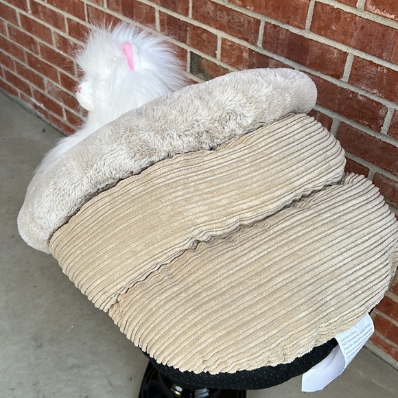 Sleepy Pet TwoTone Giant Slipper Pet Bed - Picture 4 of 11